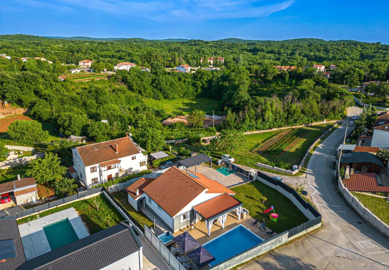 Villa Beauty With Heated Pool And Jacuzzi Канфанар Екстериор снимка
