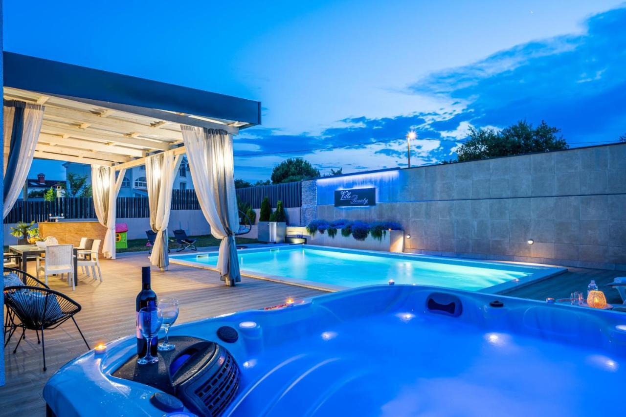 Villa Beauty With Heated Pool And Jacuzzi Канфанар Екстериор снимка