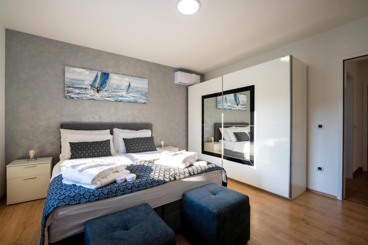 Villa Beauty With Heated Pool And Jacuzzi Канфанар Екстериор снимка