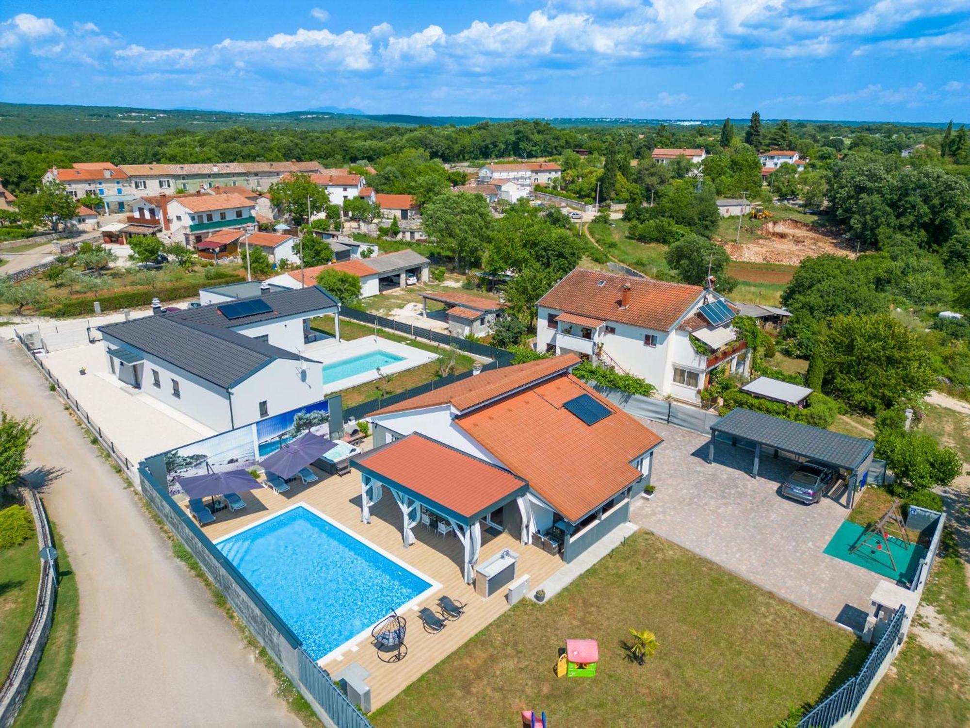 Villa Beauty With Heated Pool And Jacuzzi Канфанар Екстериор снимка