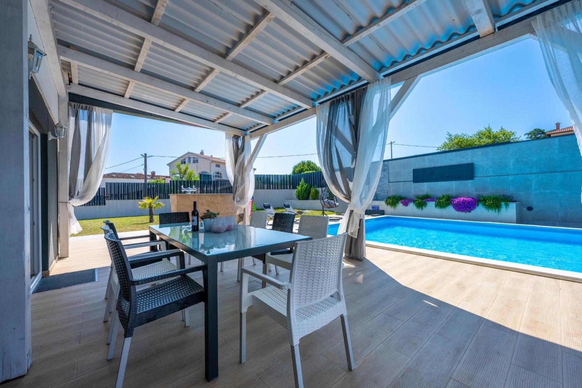 Villa Beauty With Heated Pool And Jacuzzi Канфанар Екстериор снимка