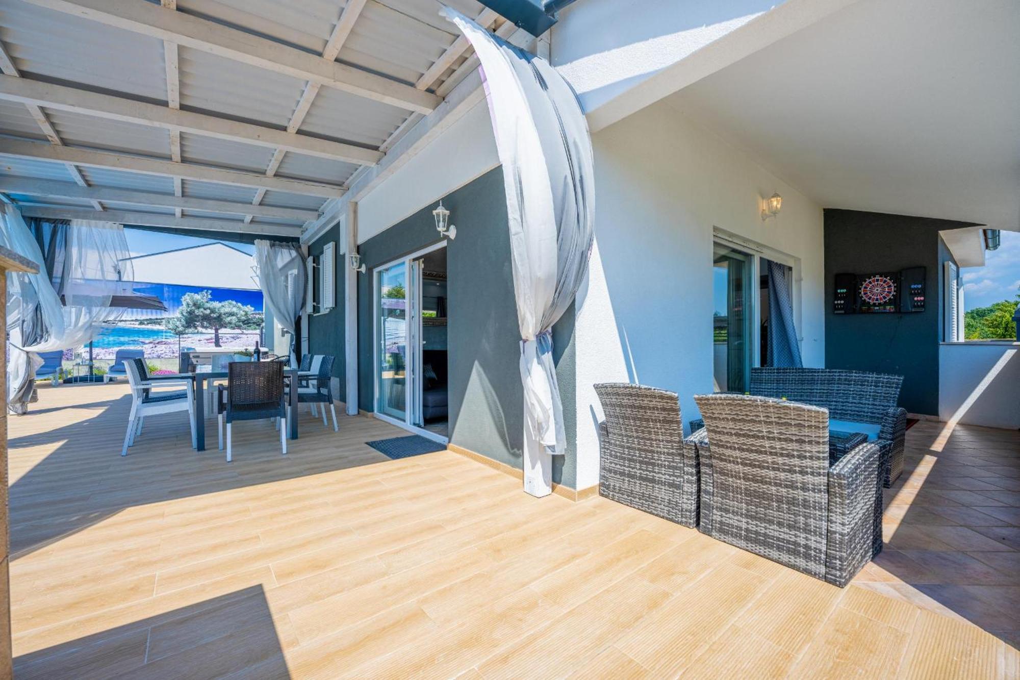 Villa Beauty With Heated Pool And Jacuzzi Канфанар Екстериор снимка