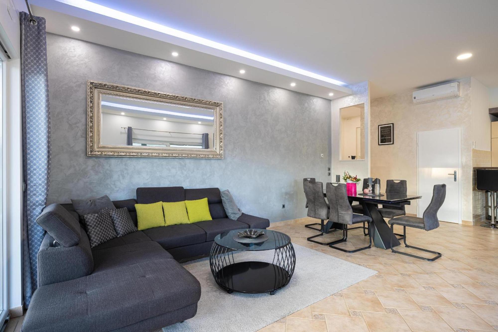 Villa Beauty With Heated Pool And Jacuzzi Канфанар Екстериор снимка