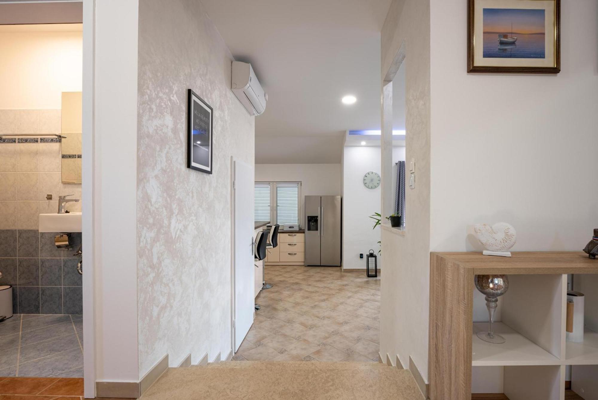 Villa Beauty With Heated Pool And Jacuzzi Канфанар Екстериор снимка