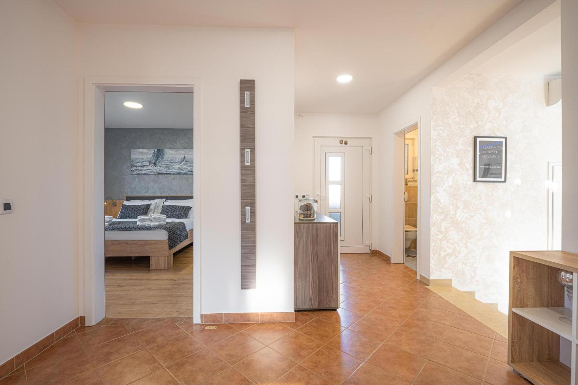 Villa Beauty With Heated Pool And Jacuzzi Канфанар Екстериор снимка