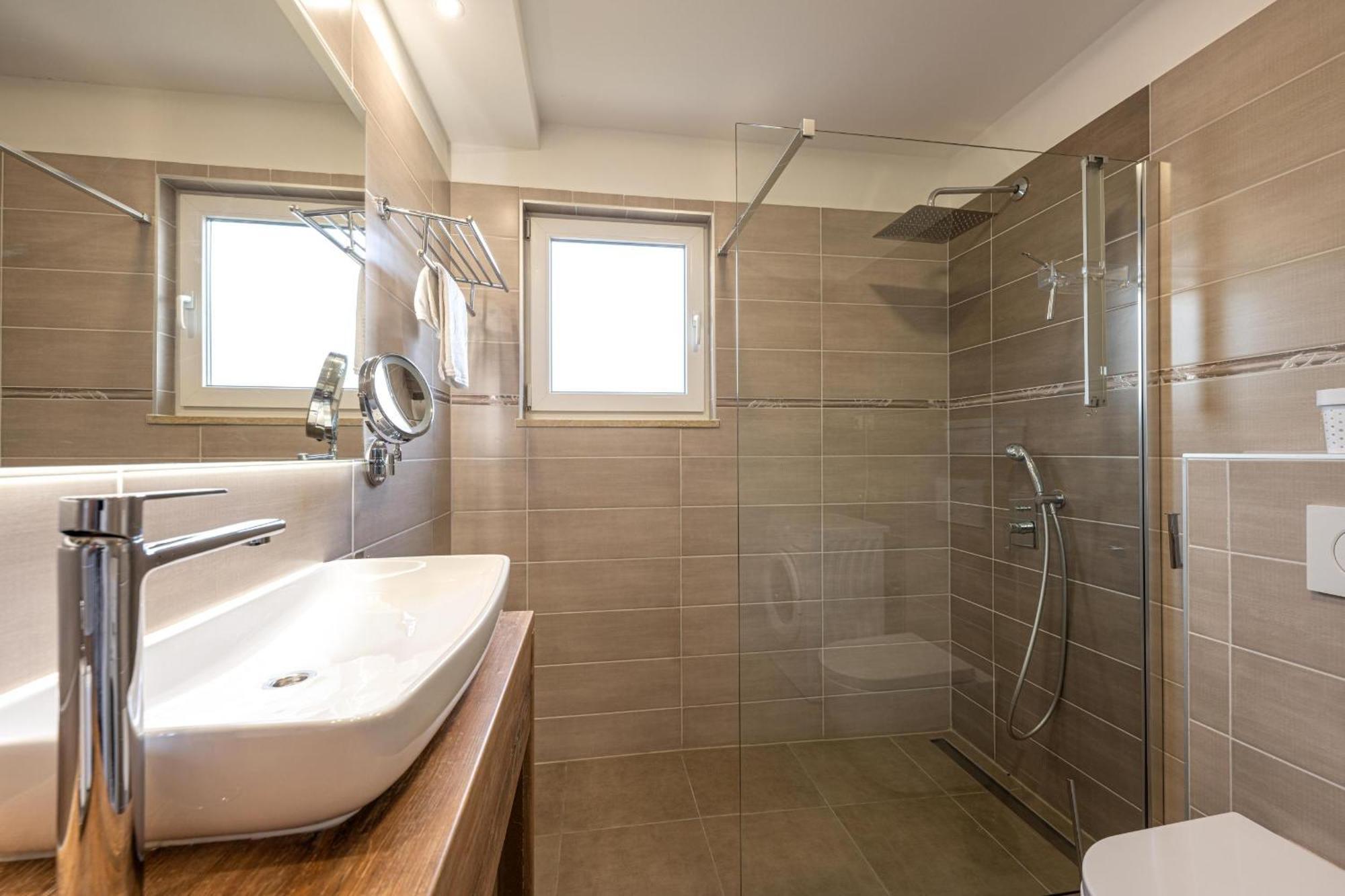 Villa Beauty With Heated Pool And Jacuzzi Канфанар Екстериор снимка