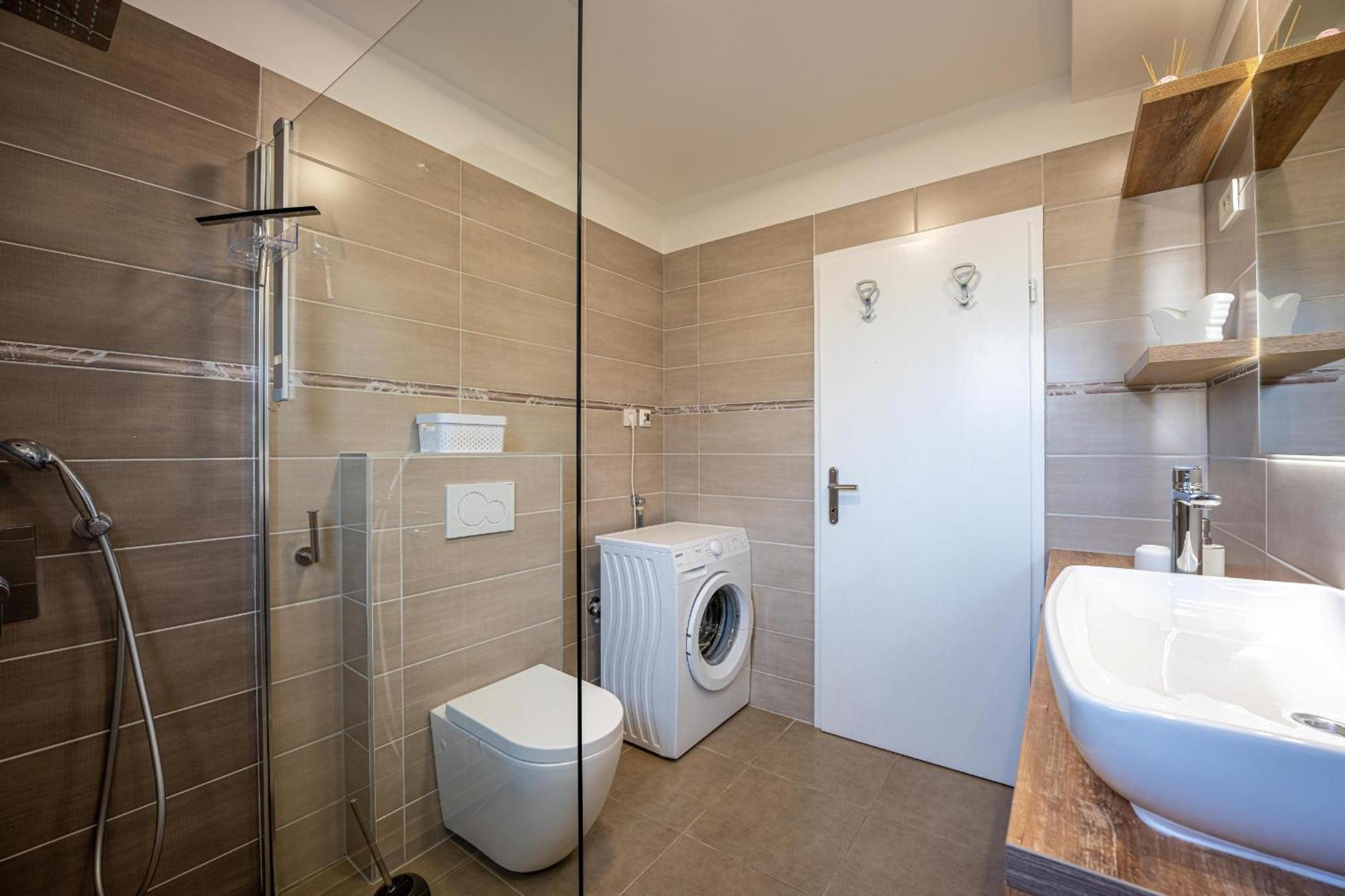 Villa Beauty With Heated Pool And Jacuzzi Канфанар Екстериор снимка