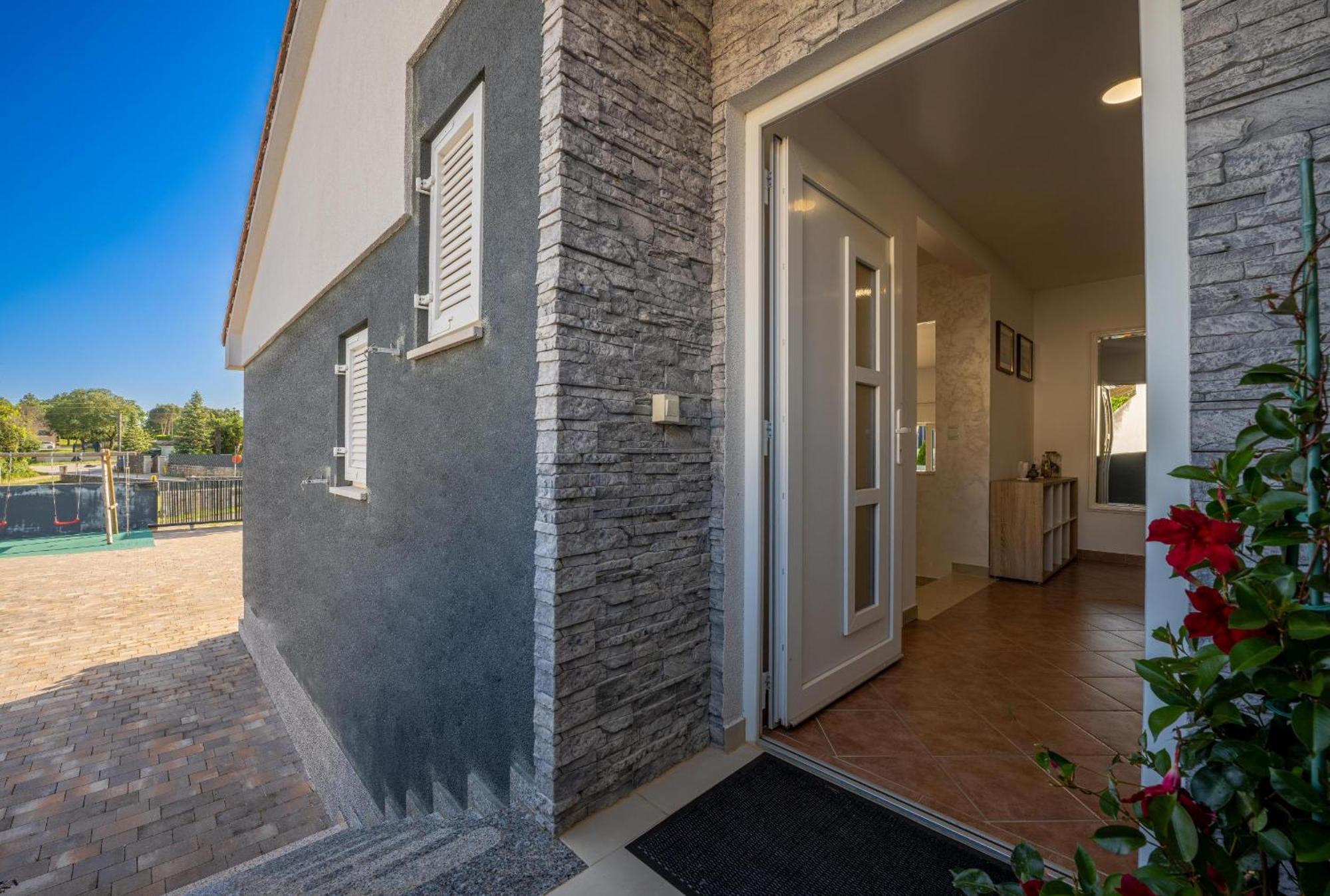 Villa Beauty With Heated Pool And Jacuzzi Канфанар Екстериор снимка