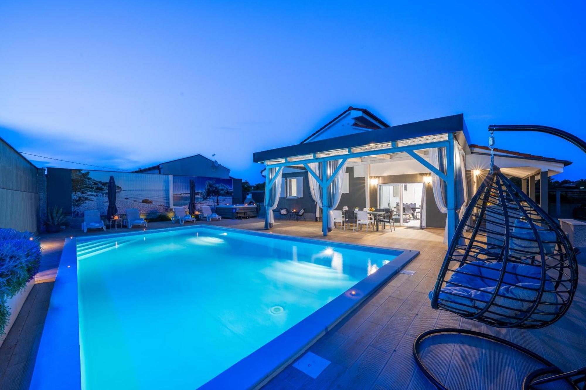 Villa Beauty With Heated Pool And Jacuzzi Канфанар Екстериор снимка